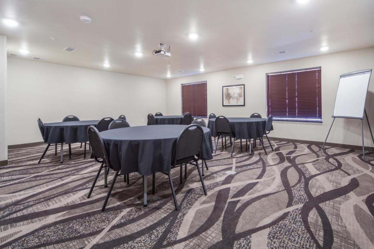 Cobblestone Inn & Suites-Фрімонт Екстер'єр фото