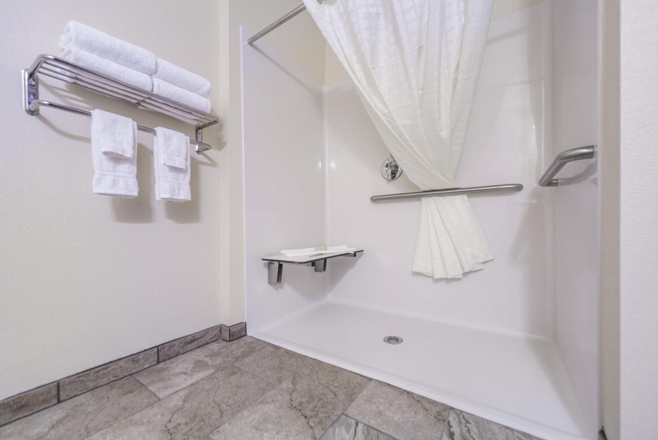 Cobblestone Inn & Suites-Фрімонт Екстер'єр фото