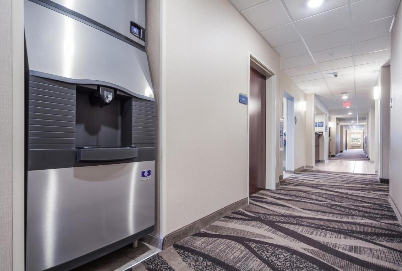 Cobblestone Inn & Suites-Фрімонт Екстер'єр фото